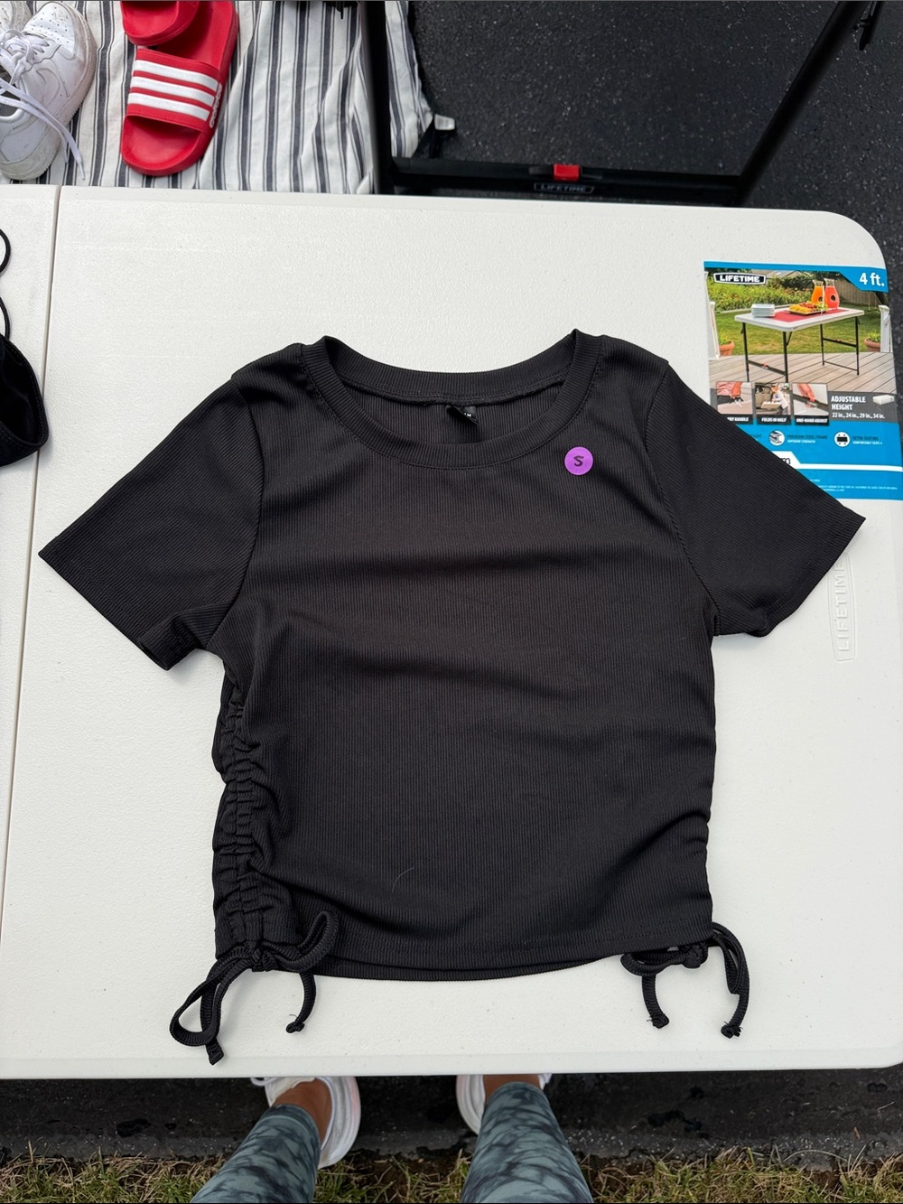 Black Women's Short Sleeve cropped Cinch-Hem Top - medium